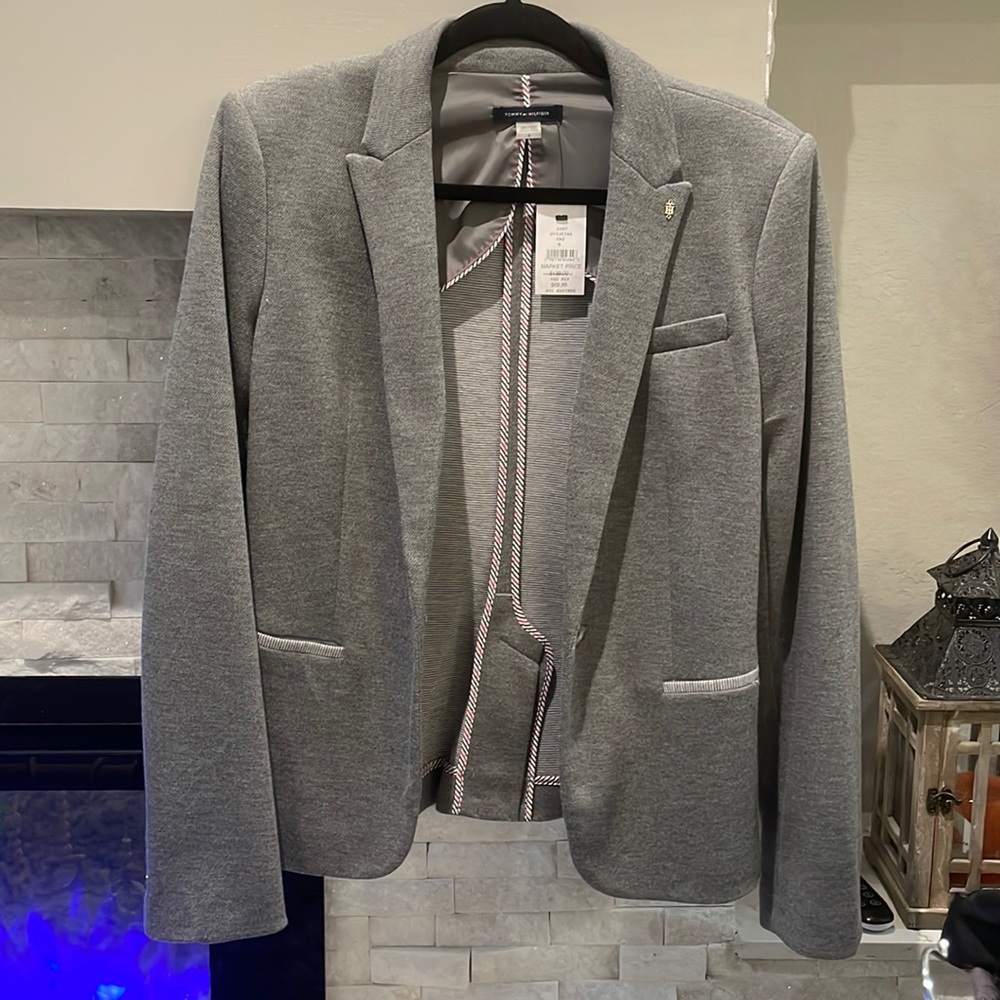 Brand new, never worn, women’s blazer with tags.